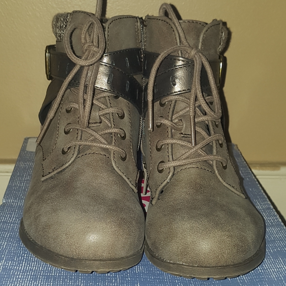 Boots - Picture 3 of 3